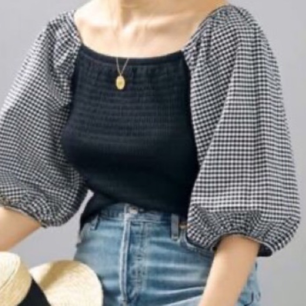 Gingham Blouse with Puff Seeves